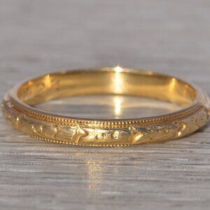 Engraved Antique Wedding Band in Yellow Gold